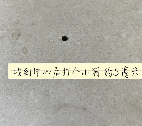 广州瓷砖空鼓维修公司专业解答在瓷砖铺贴过程中，如果砂料搅拌不均匀，将会带来以下问题