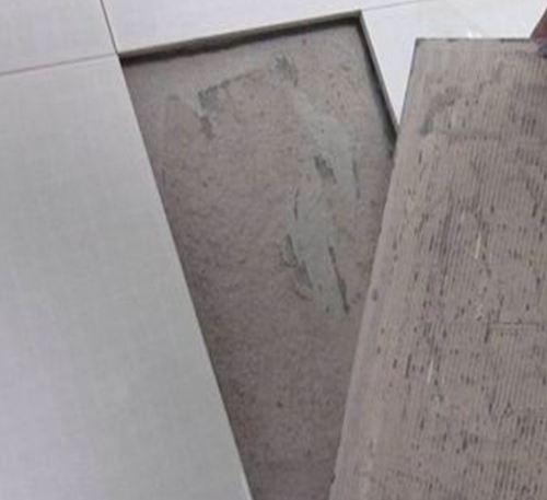 广州瓷砖空鼓维修公司分享瓷砖铺贴时如果打浆（即涂抹在瓷砖背面和基层上的砂浆或瓷砖胶）过少，会带来以下问题